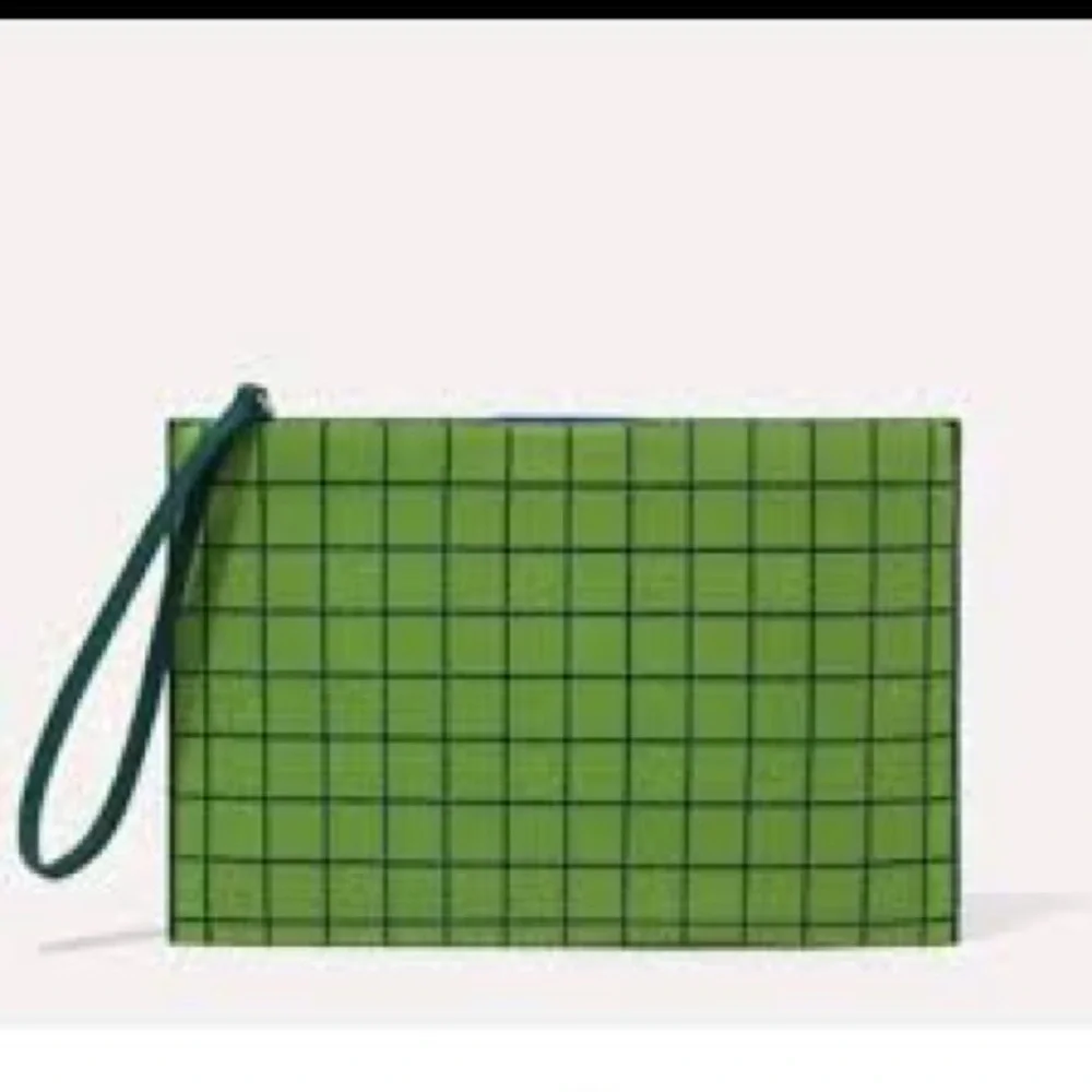 Rothy's The Wristlet in Leaf Green - New in box!